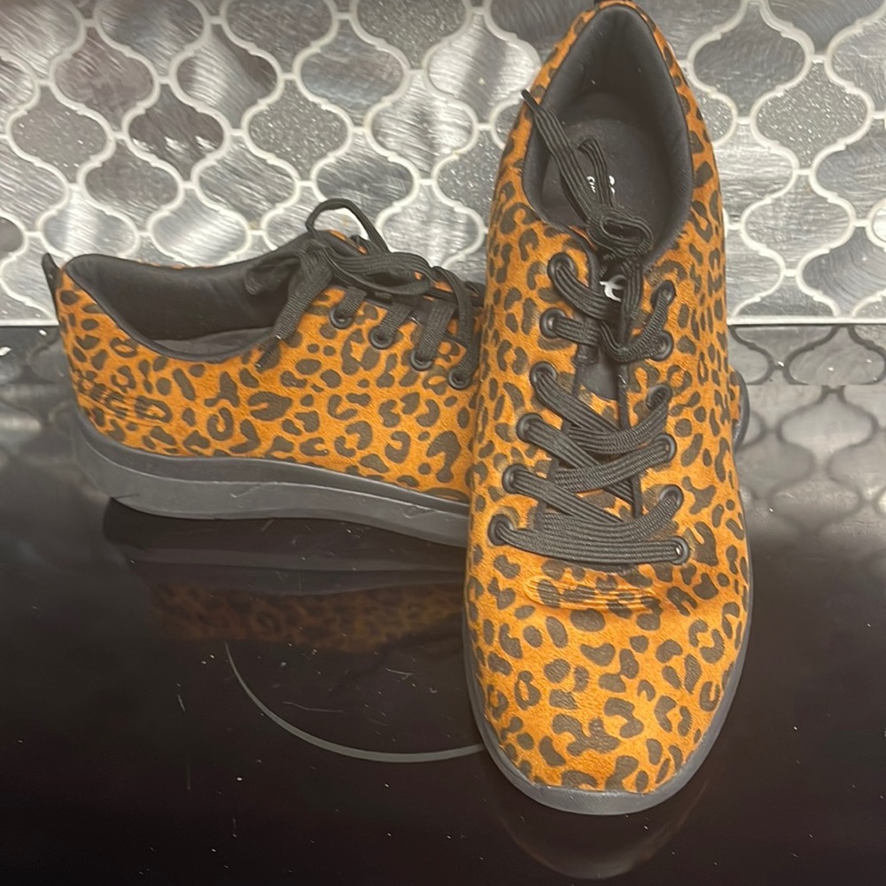 Easy spirit leopard sneakers 12w